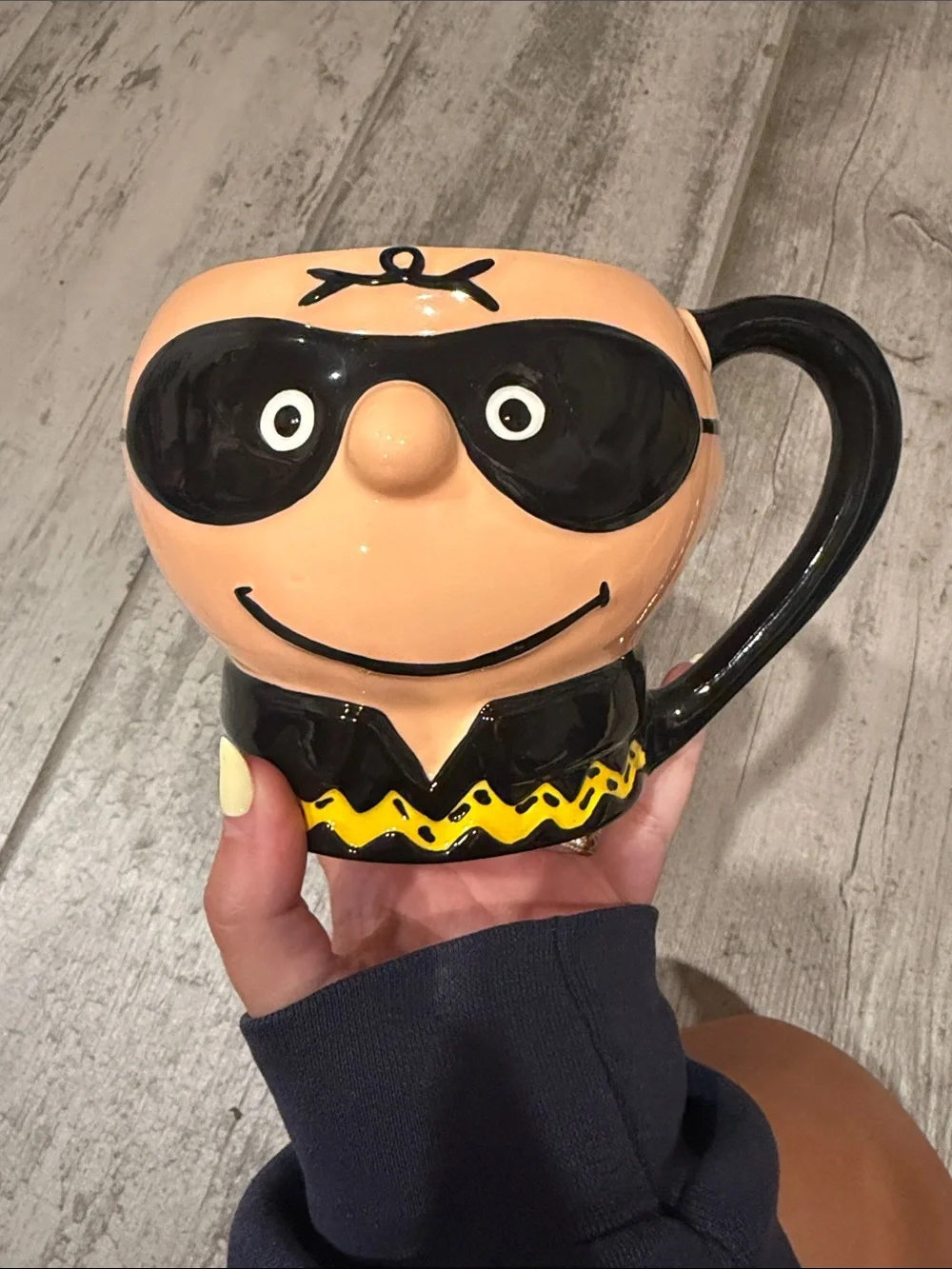 Williams Sonoma Charlie Brown Mug Halloween with Black Handle and Yellow Trim